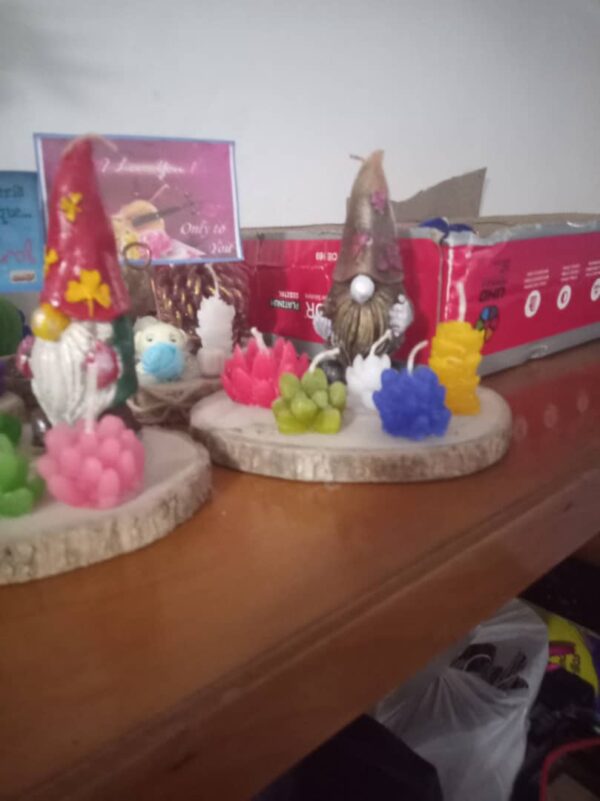 Casa Daisy: velas y porta incienso nomo de jardín Casa Daisy: velas y porta incienso nomo de jardín