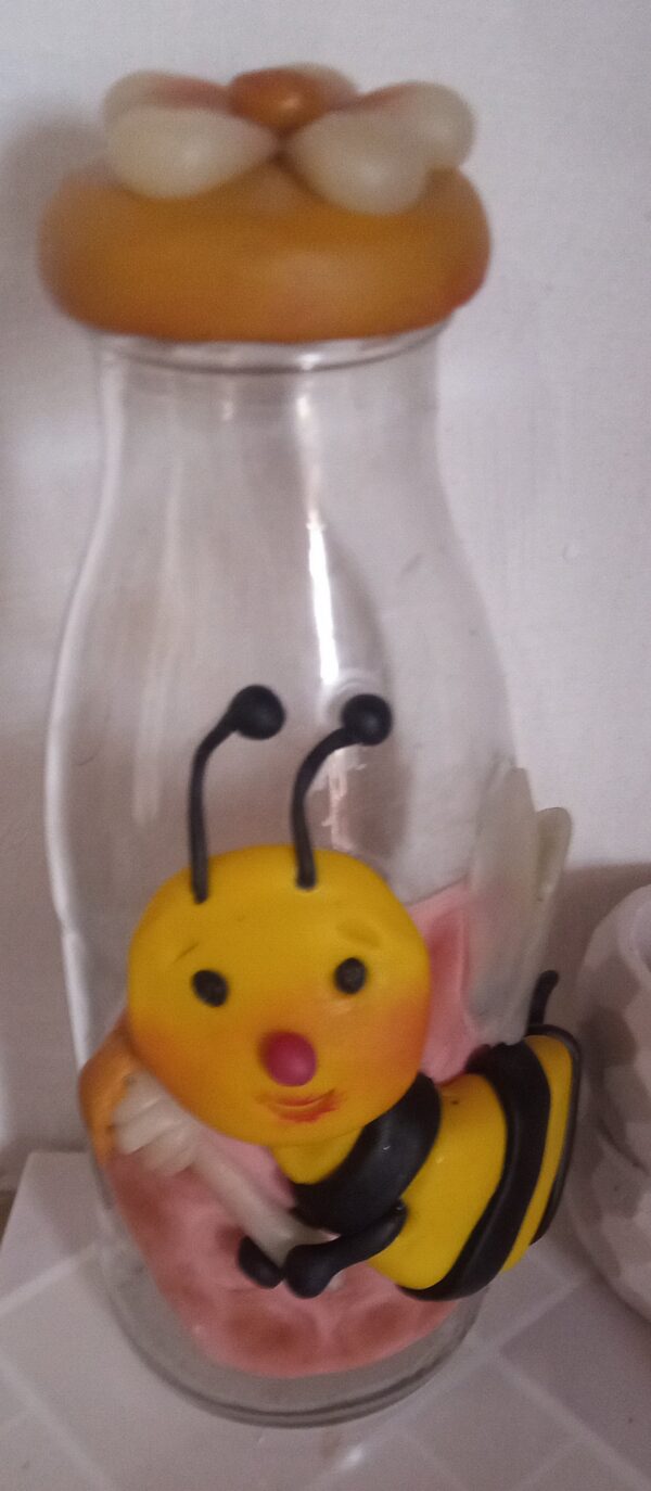 Pomo con abeja