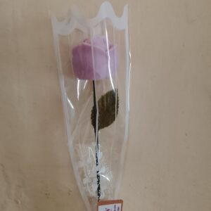 Rosa con tallo en manga floral